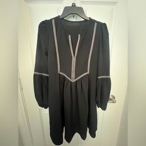 Elegant Black Dress with Embroidered Details size L